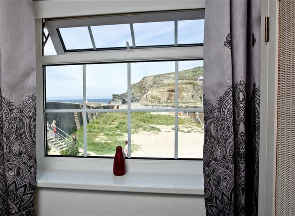 Single bedroom (photo 2) at Waters Edge in Portreath & St Agnes, West Cornwall