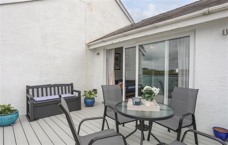 Relax in the living area at Waters Edge (Ymyl Y Dwr), Y Felinheli