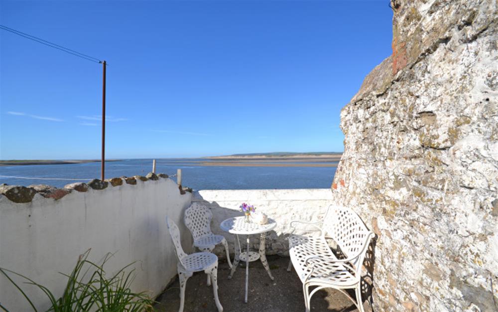 A delightful spot for alfresco dining. at Waterside Cottage in Appledore
