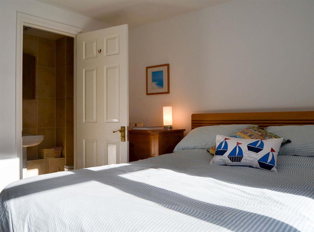 Relaxing double bedroom with en-suite (photo 2) at Waterside in Cowes, near Newport, Isle of Wight