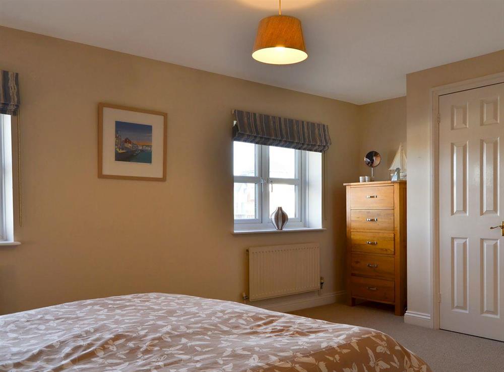 Tranquil double bedroom with en-suite bathroom (photo 2) at Waterside in Cowes, near Newport, Isle of Wight