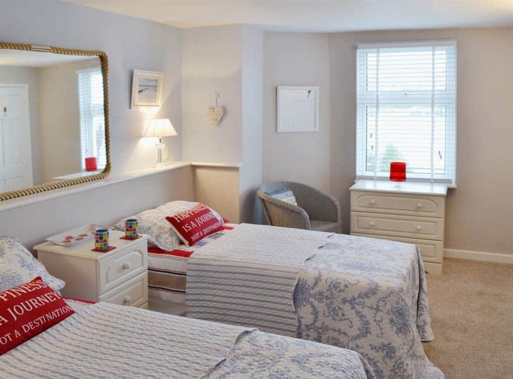 Zip-link beds set as twin beds at Waterside in Fowey, Cornwall
