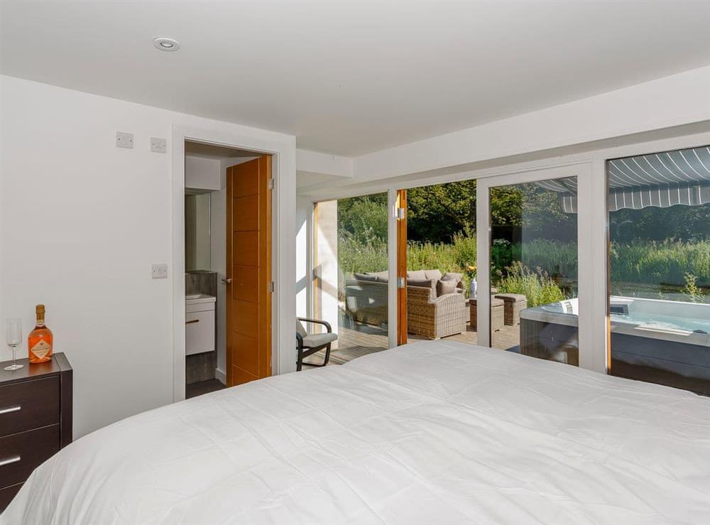 Luxurious bedroom with en-suite at Waterside Lodge in Elland, near Brighouse, Yorkshire, Staffordshire