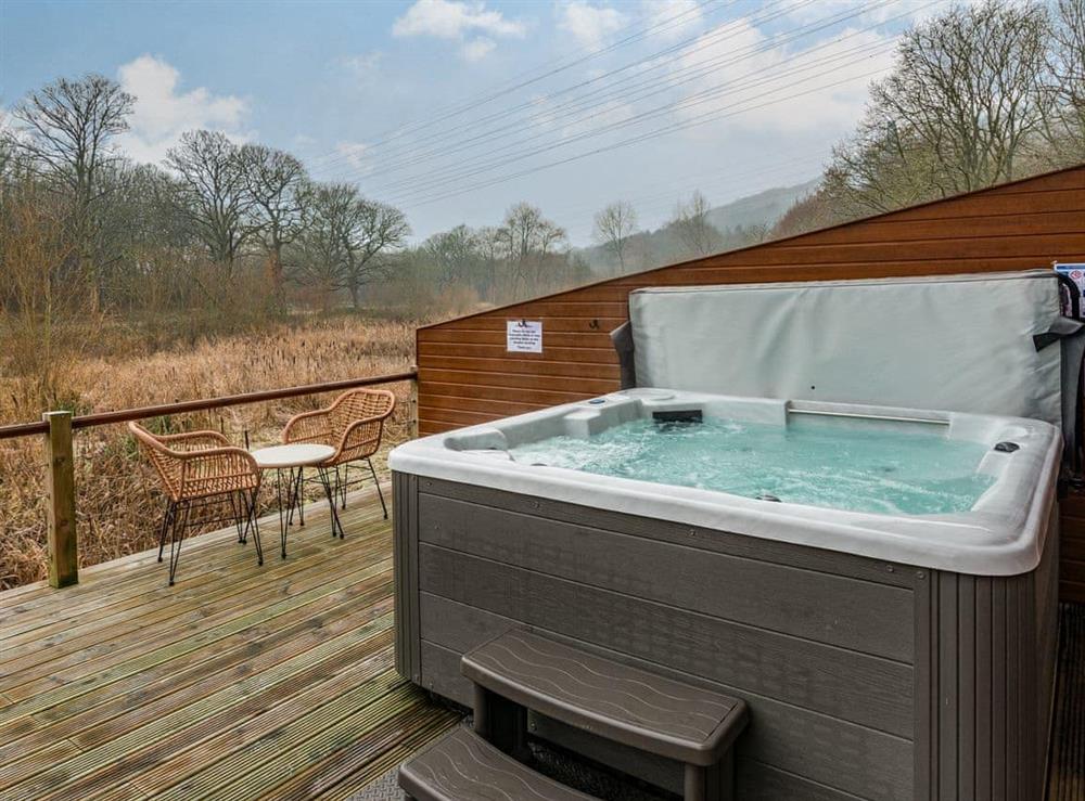 Hot tub at Waterside Lodge Fifteen in Elland, West Yorkshire
