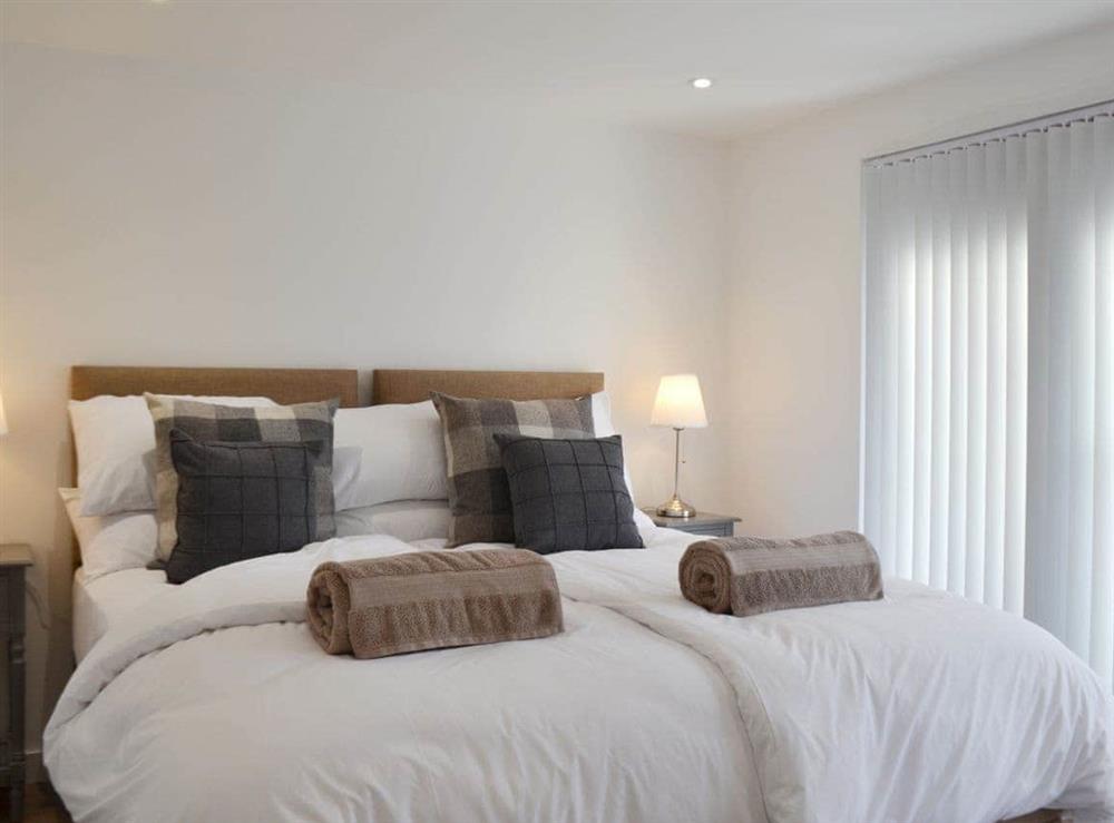 Comfortable en-suite double bedroom at Waterside Lodge Sixteen in Elland, near Brighouse, West Yorkshire