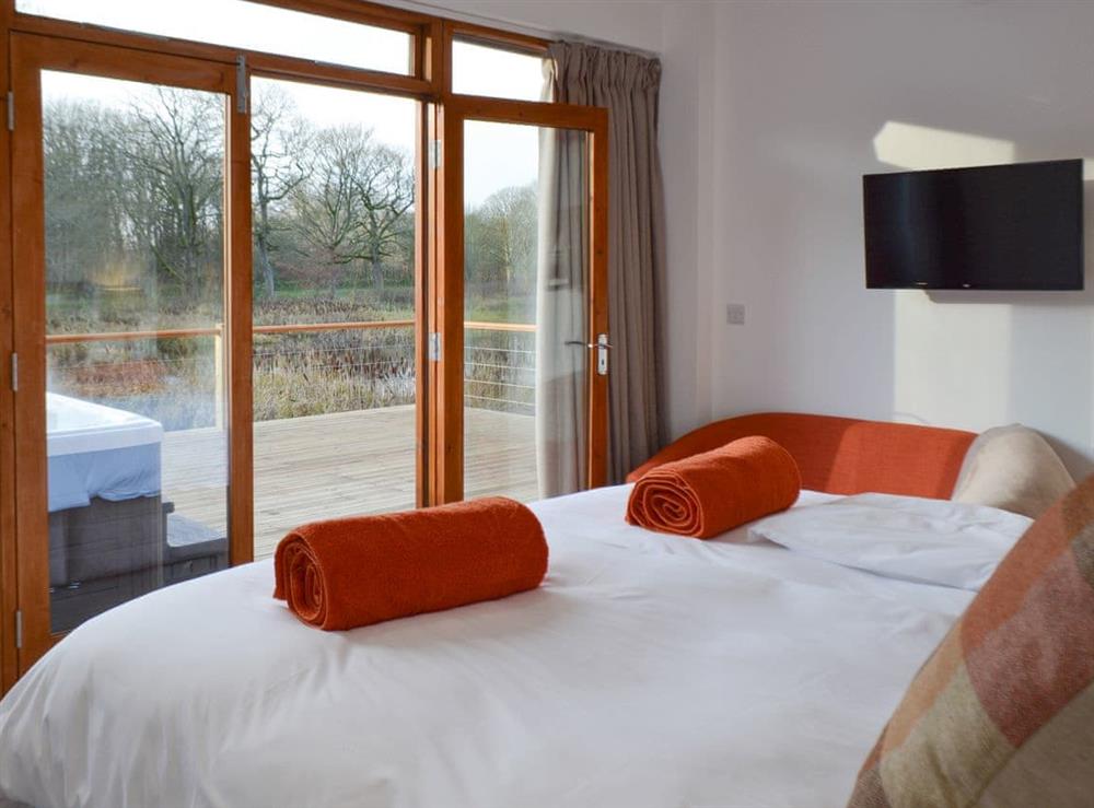 Relaxing en-suite double bedroom at Waterside Lodge Sixteen in Elland, near Brighouse, West Yorkshire