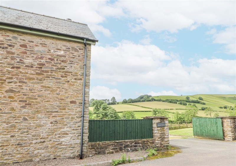 Outside (photo 2) at Waun Yscir, Merthyr Cynog near Brecon