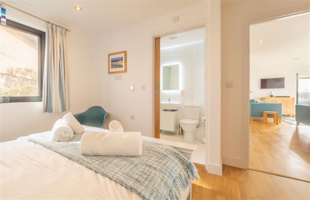 Wavelength, St Agnes. Bedroom one with king-size bed and en-suite at Wavelength, Chapel Porth, St Agnes