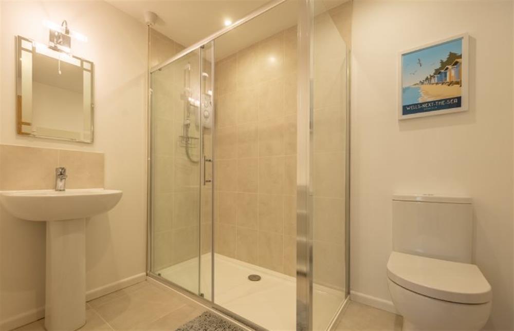 En-suite shower room to the master bedroom at Waveney House, Wells-next-the-Sea