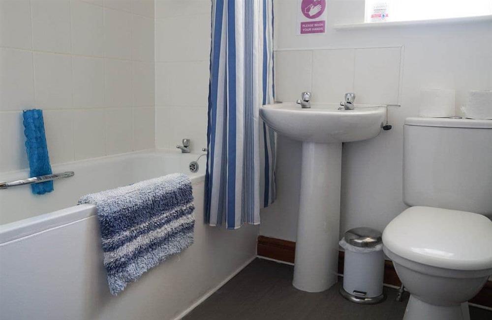 This is the bathroom at Waves at Ocean House in Caernarfon, Gwynedd
