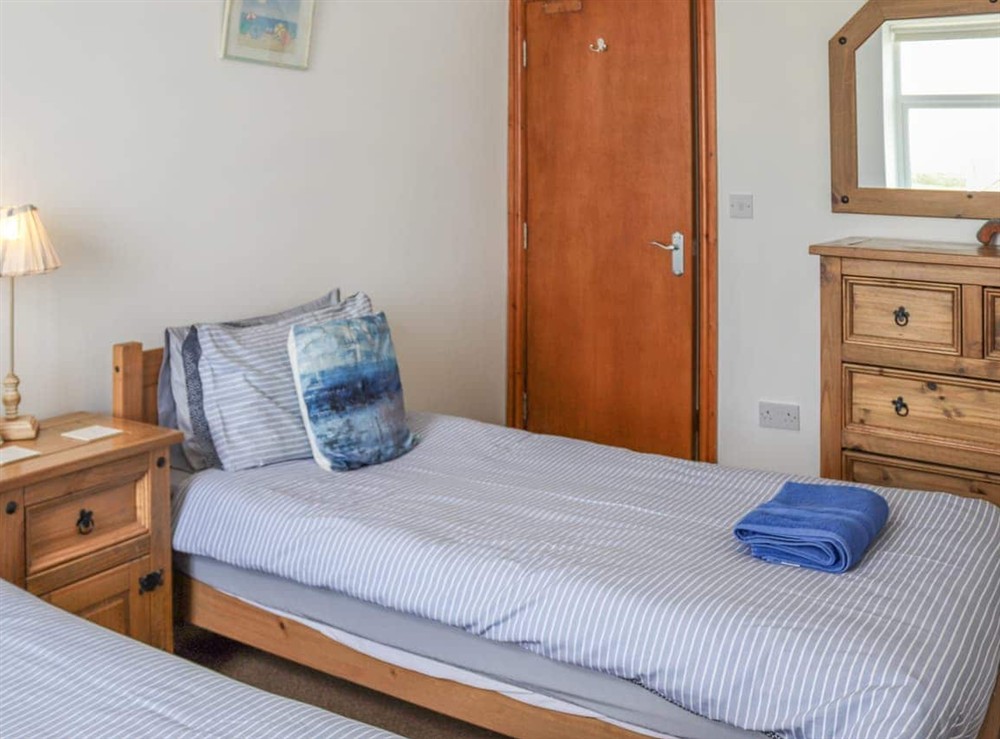 Twin bedroom (photo 2) at Waves in Caernarfon, Gwynedd