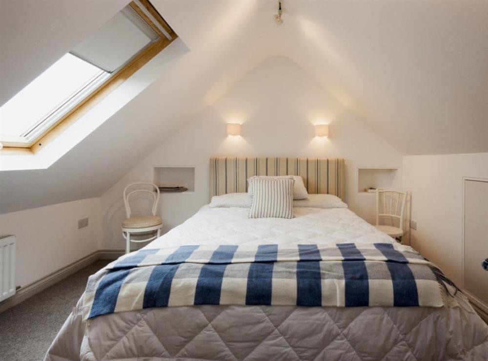 Bedroom with kingsize bed (photo 3) at Weald in Salcombe, Devon