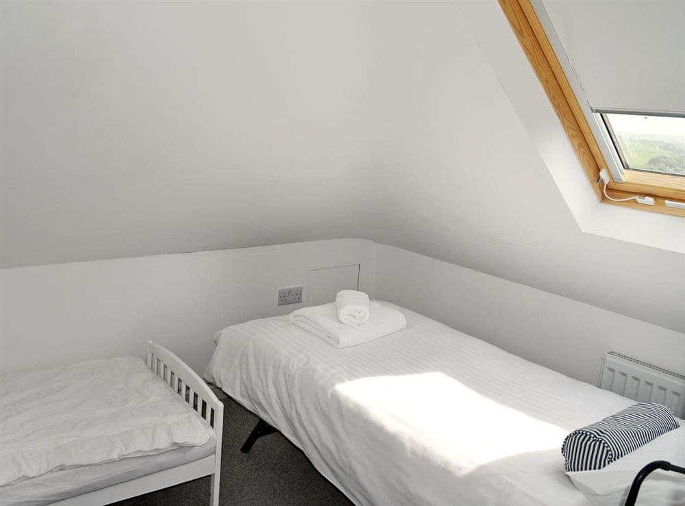 Cosy twin bedroom at Weald in Salcombe, Devon