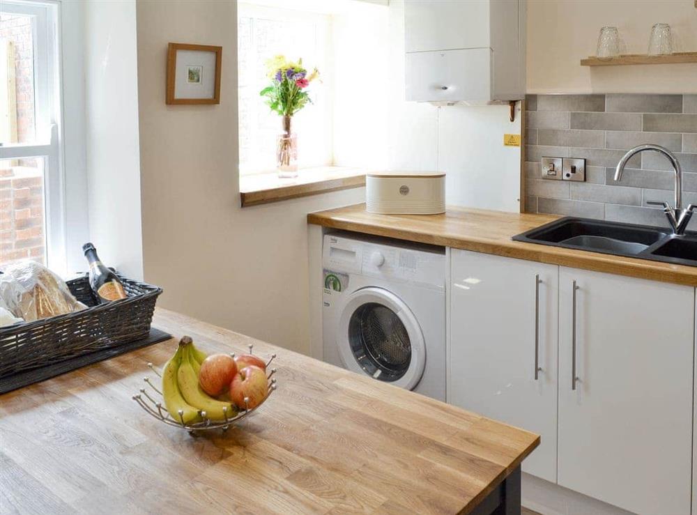 Fully appointed kitchen with dining area at Weavers Cottage in Pickering, North Yorkshire
