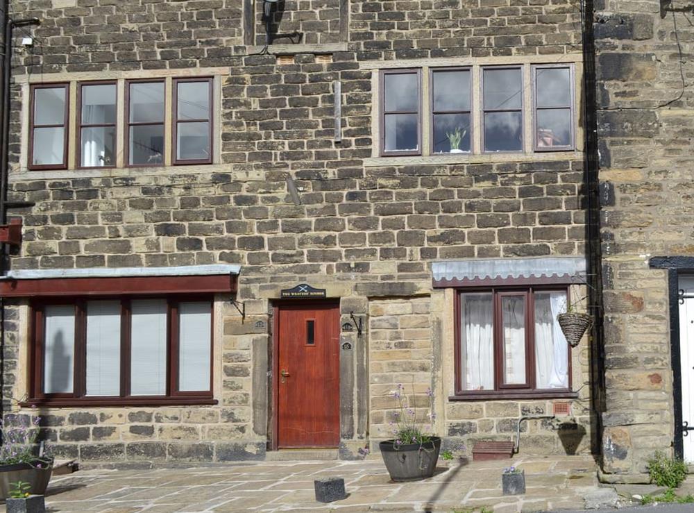 Attractive stone-built holiday home at Weavers Houses in Hayfield, near Glossop, Derbyshire