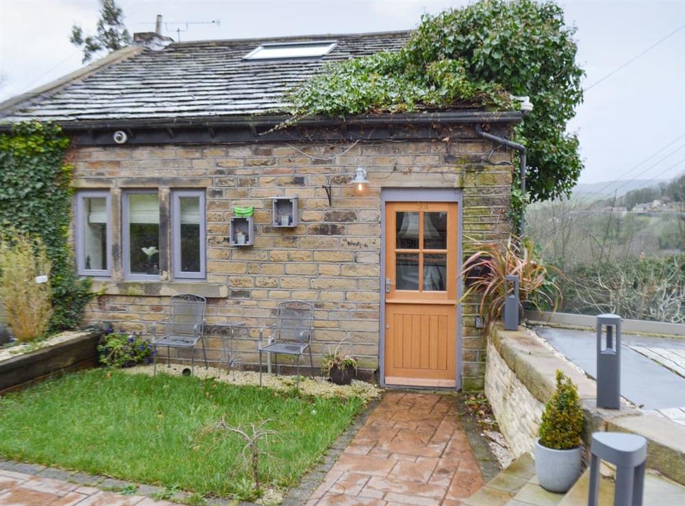 Charming stone-built holiday home at Weavers Retreat in Golcar, near Huddersfield, West Yorkshire