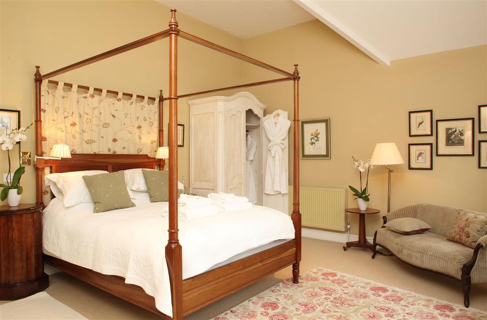Bedroom one on the ground floor, with 4’6 double four poster bed  at Weir House, Bruern, near Chipping Norton