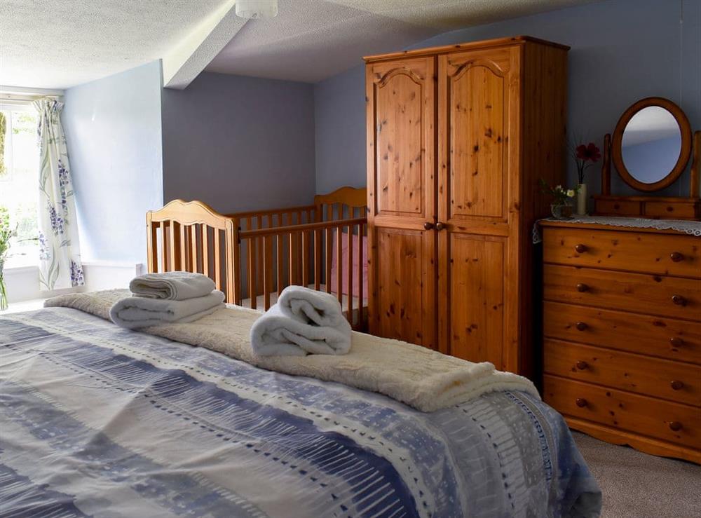 Spacious bedroom with kingsize bed at Wells Farm House, 