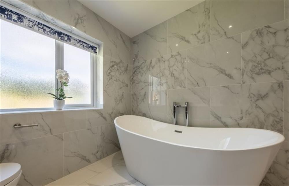 Master bedroom en suite bath at Wensum Retreat, South Raynham near Fakenham