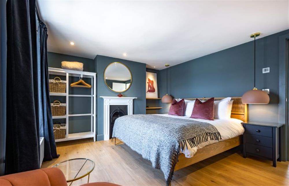 First floor: Master bedroom with king-size bed at Wentworth Retreat, Wells-next-the-Sea