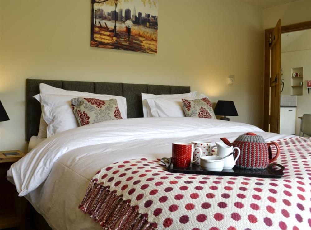 Peaceful bedroom with zip and link king-size bed and en-suite at Wern Ddu Cottage in Penybontfawr, near Oswestry, Powys