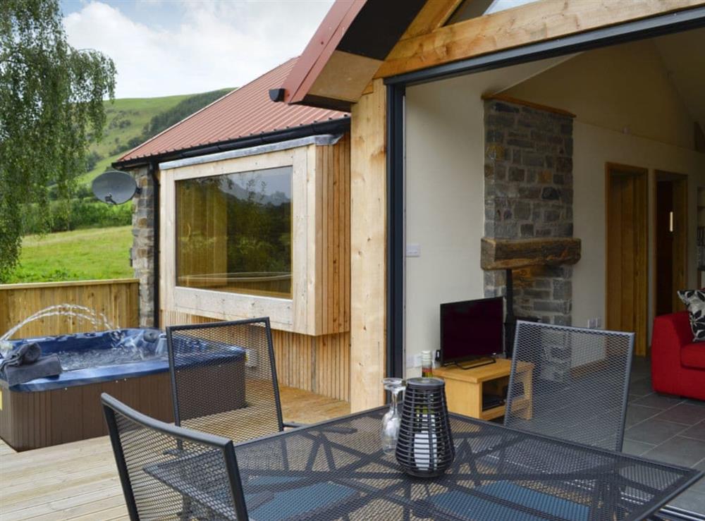 Superb cottage with decked terrace and hot tub at Wern Ddu Cottage in Penybontfawr, near Oswestry, Powys