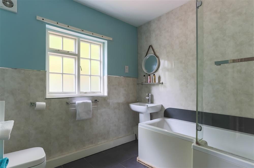 Ground floor family bathroom at Wern Manor and Cottages, Porthmadog