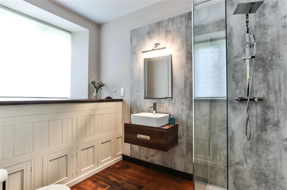 Butler’s Pantry bedroom’s en-suite shower room with a walk-in shower at Wern Manor, Porthmadog