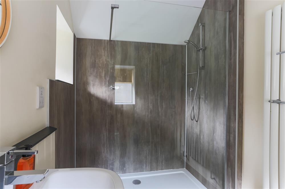 Wood Store bedroom’s en-suite shower room (photo 2) at Wern Manor, Porthmadog