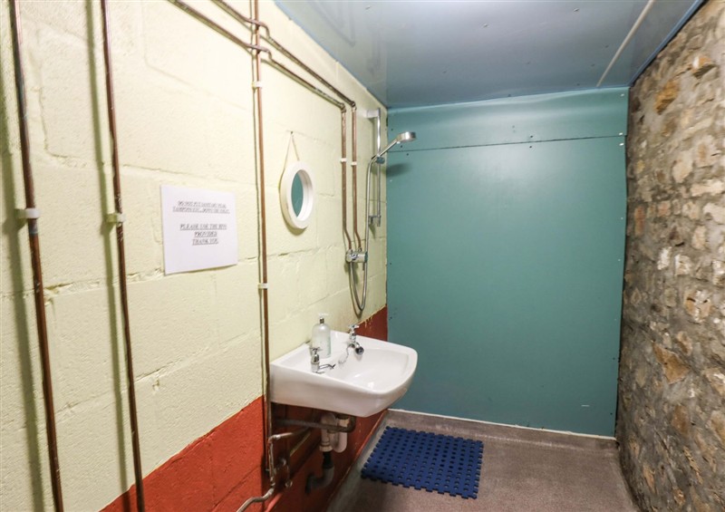 Bathroom at West Barn Bunkhouse, Reeth