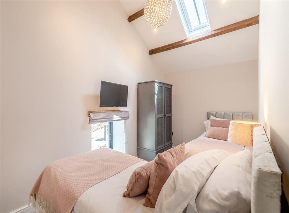 Twin bedroom at West Calf Barn in Oughtershaw, near Buckden, North Yorkshire