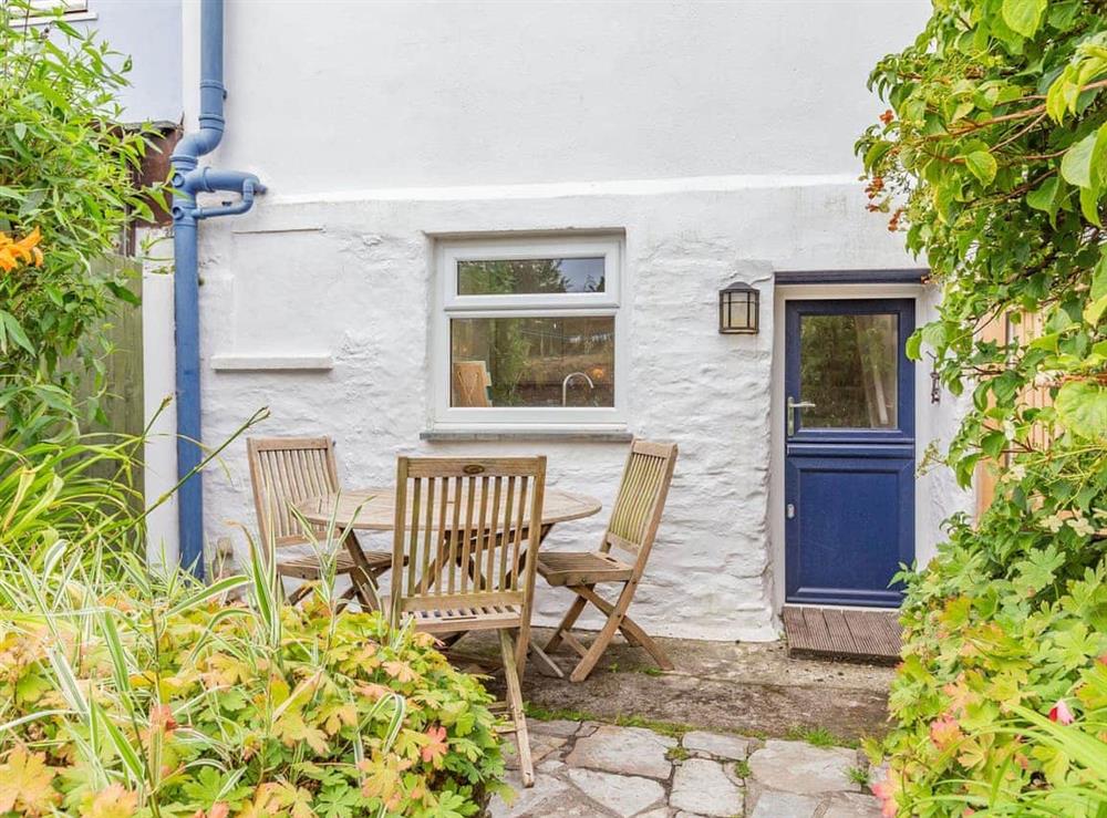 Sitting-out-area at West Cottage in Camelford, Cornwall