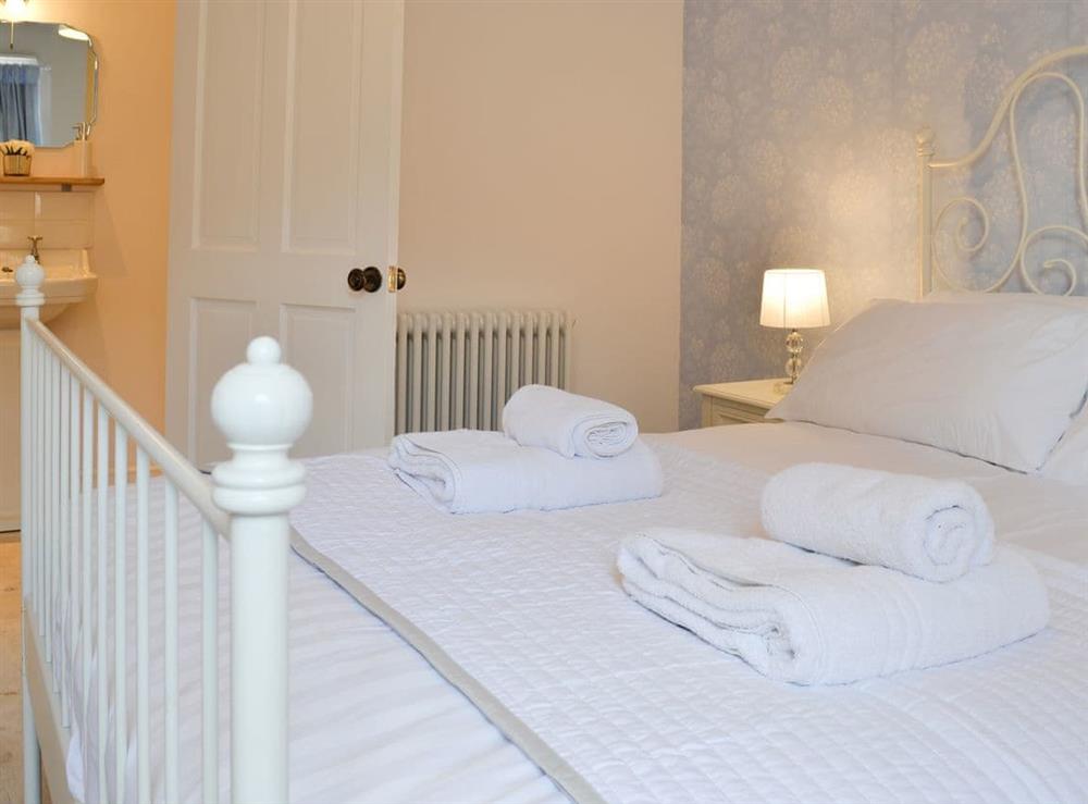 Double bedroom with en-suite at West House Farm in Muston, near Filey, North Yorkshire