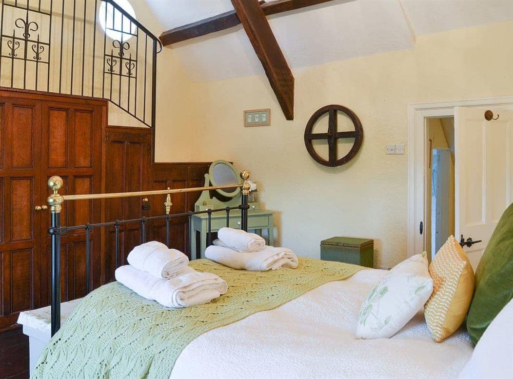 Wonderful beamed double bedded room at West Hurscott Cottage in Hurscott, near Barnstaple, Devon