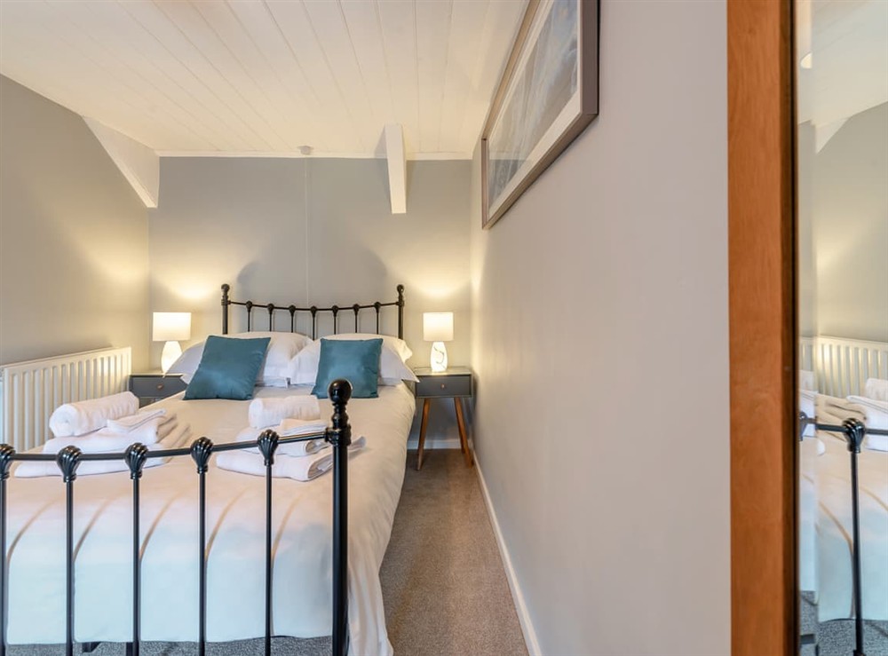 Double bedroom (photo 2) at West Llwyn in Rhydowen, Dyfed