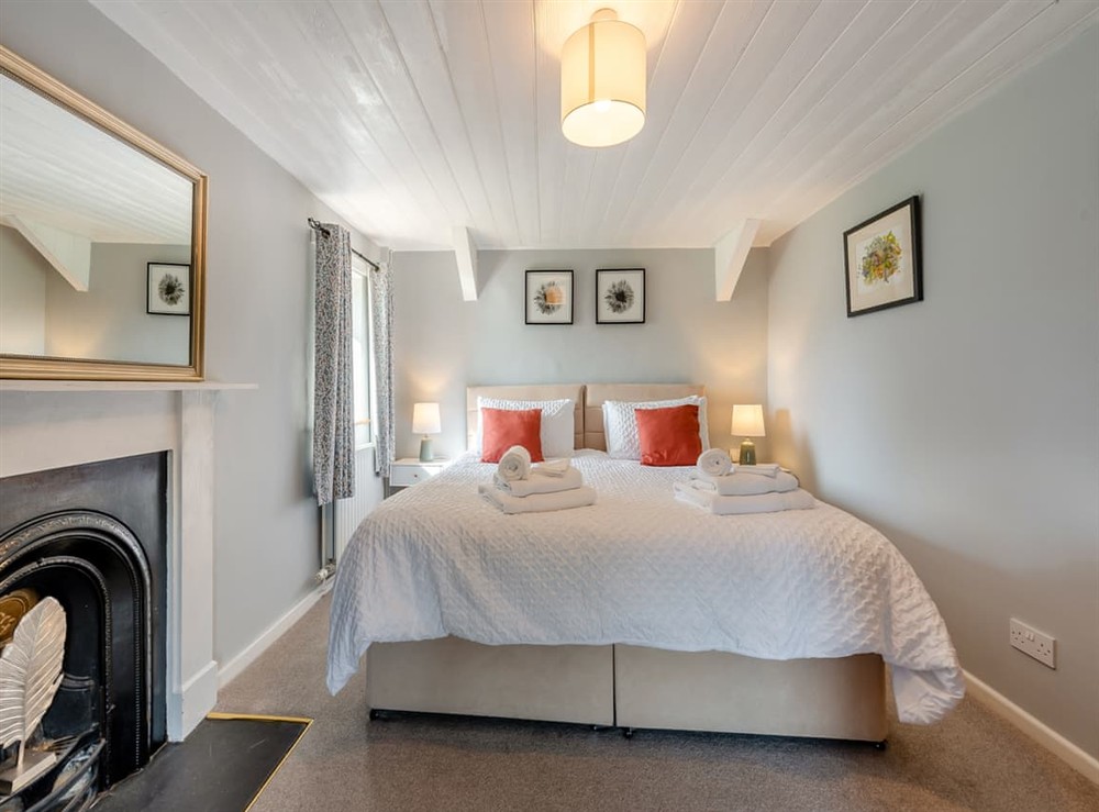 Double bedroom (photo 3) at West Llwyn in Rhydowen, Dyfed