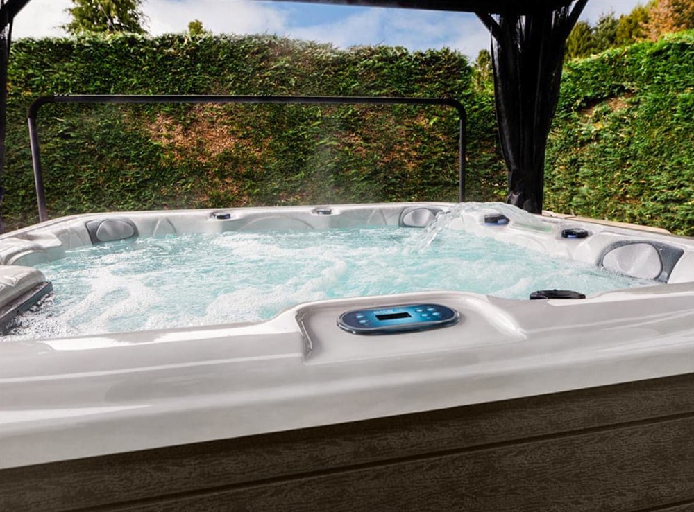 Hot tub at West Lodge Estate Gate House in Crieff, Perthshire