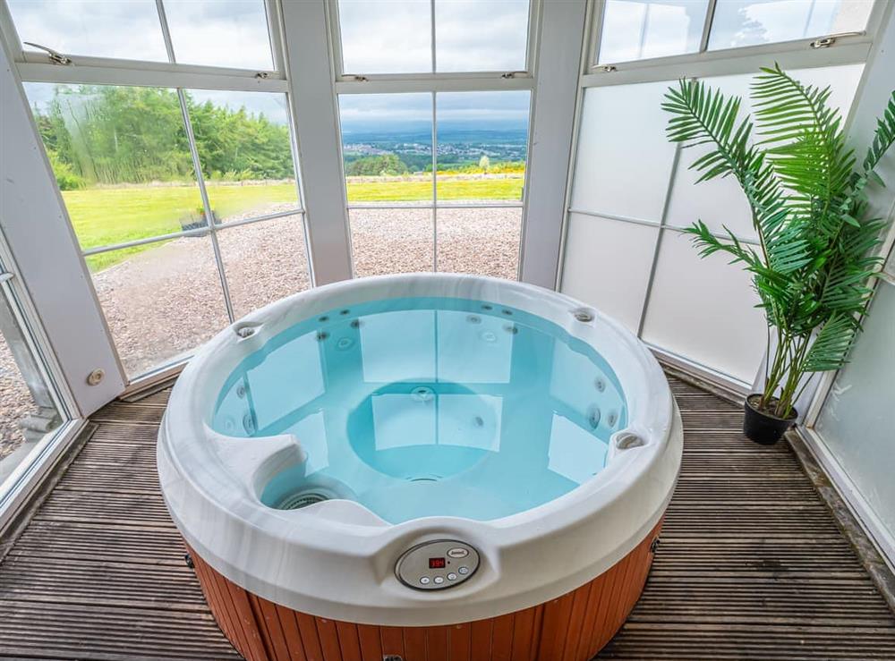 Hot tub at West Wing in Auchterarder, Perthshire