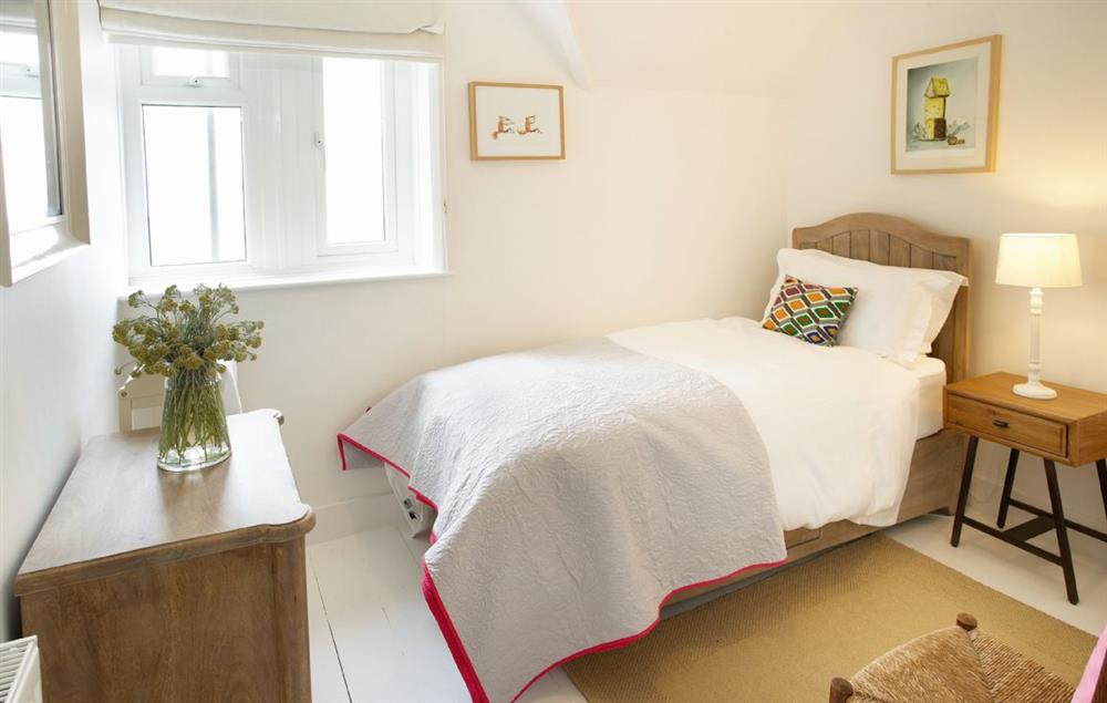 Single bedroom with 3’ bed at West Winnowing, Niton Undercliff