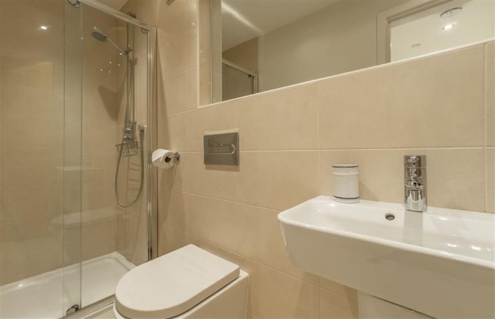 Family bathroom with walk-in shower, wash basin and WC at Westaway, Portreath