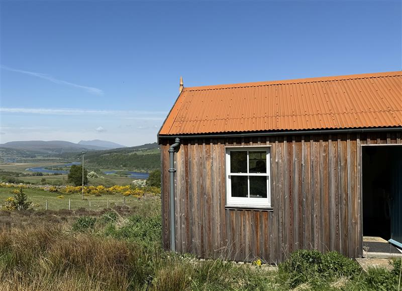 The setting of Wester Achnahanat Cottage