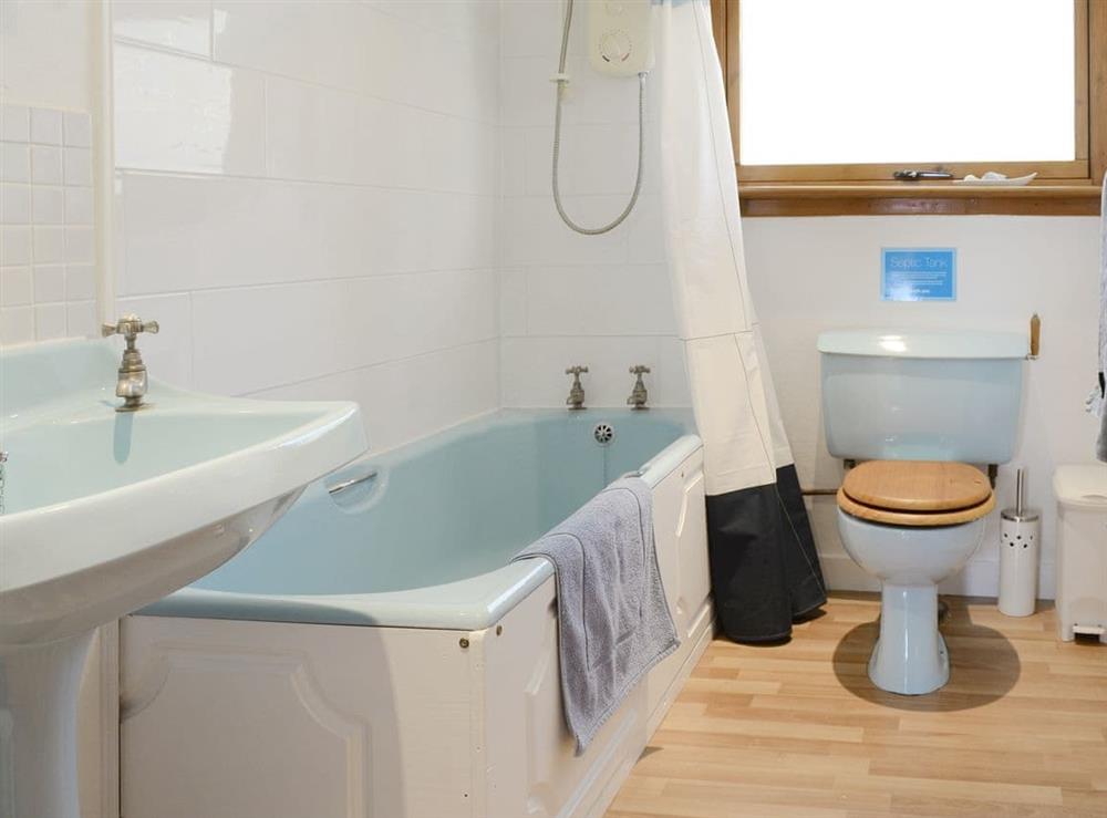 Family bathroom with shower over bath at Wester Lonemore in Lonemore, near Dornoch, Sutherland
