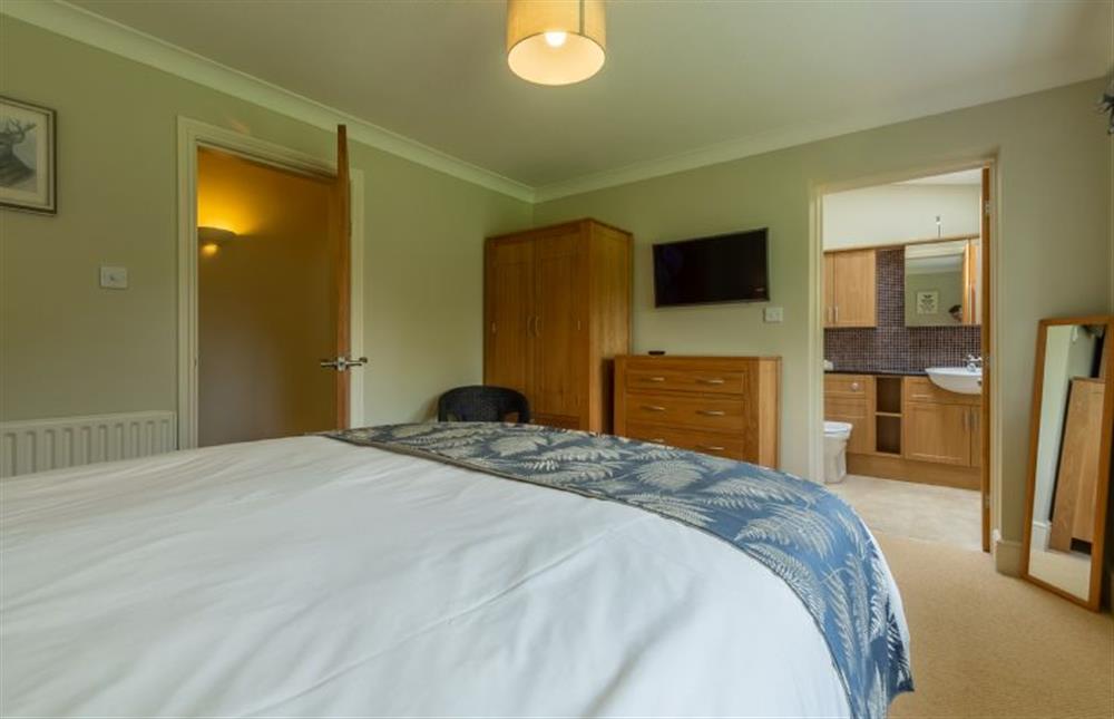 Ground floor: Master bedroom with en-suite shower room (photo 2) at Westgate Cottage, Thornham near Hunstanton