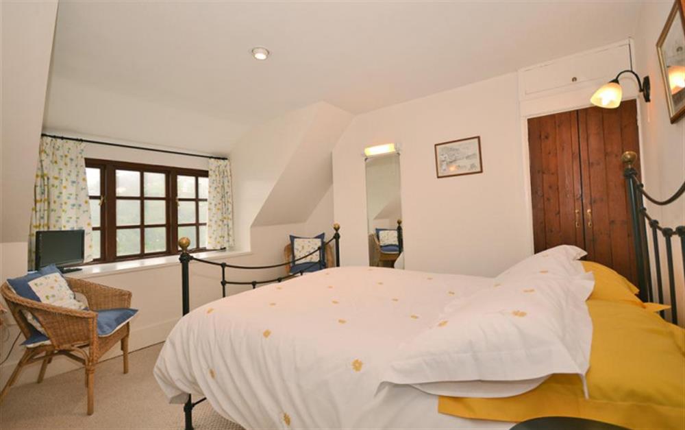 The comfortable master bedroom at Westhaven in Polperro
