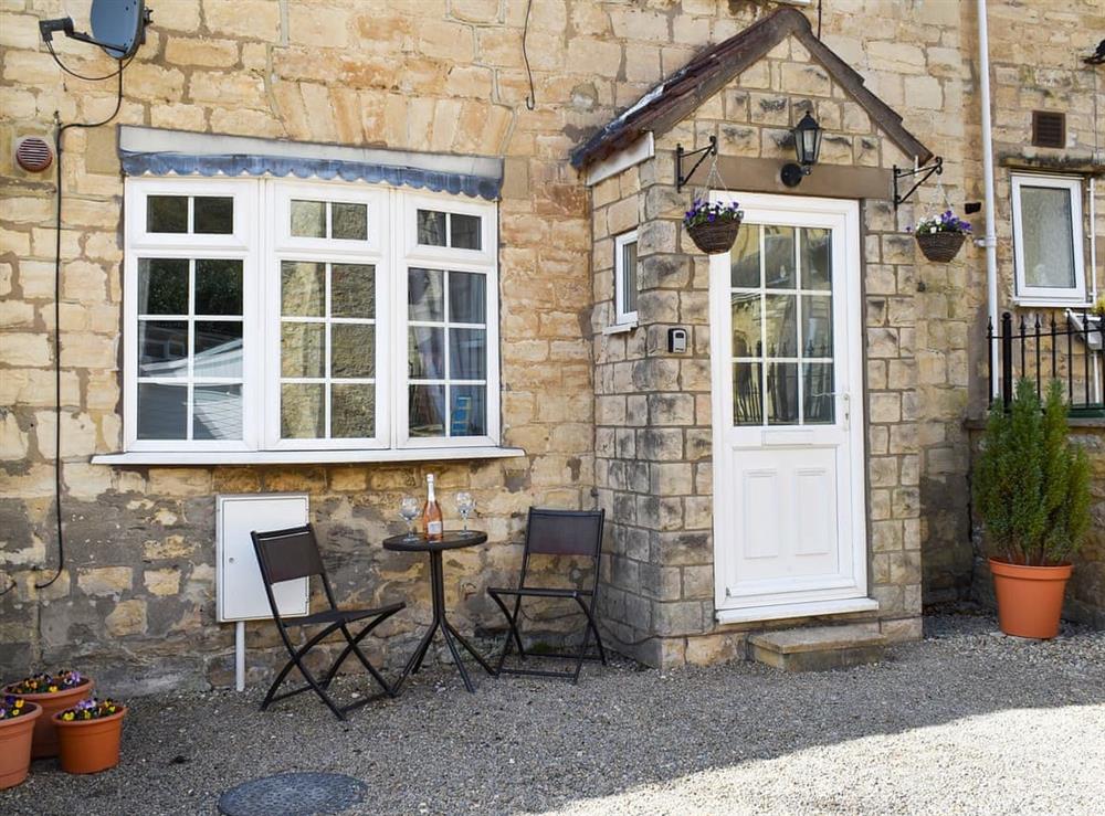 Sitting-out-area at Westwood Cottage in Wetherby, West Yorkshire