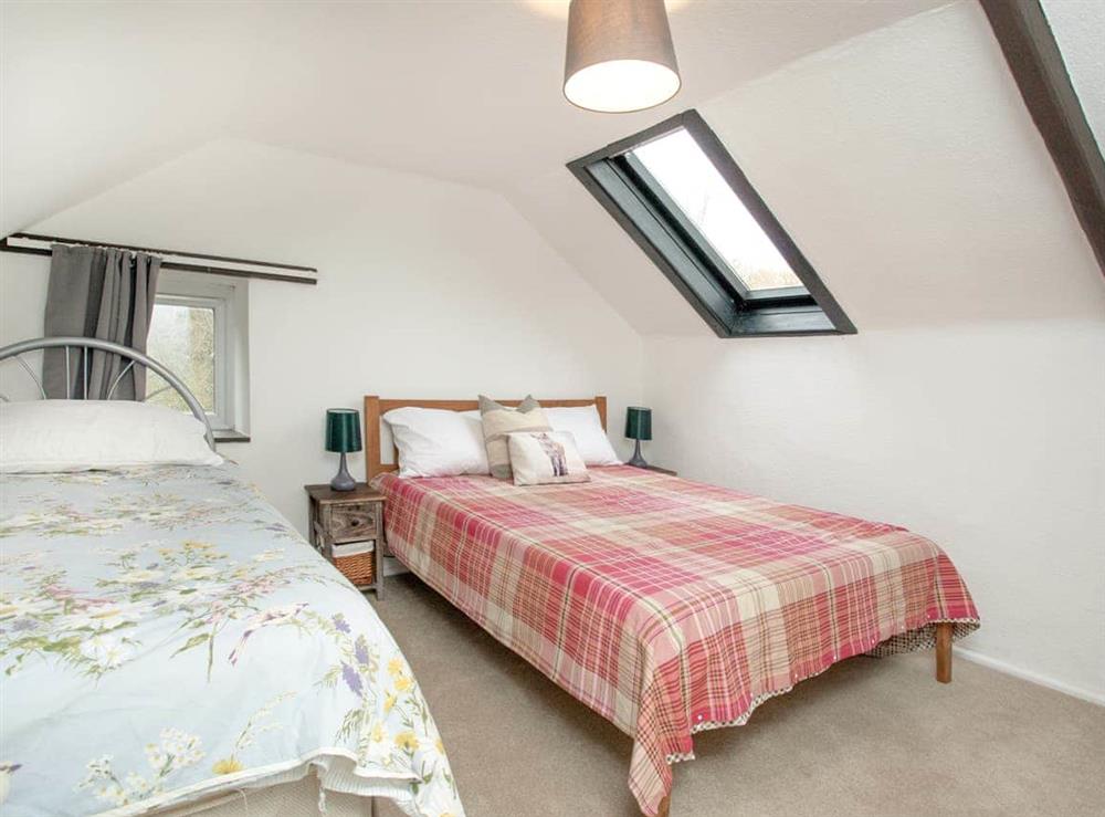 Twin bedroom at Weycroft Cottage in Weycroft, near Axminster, Devon