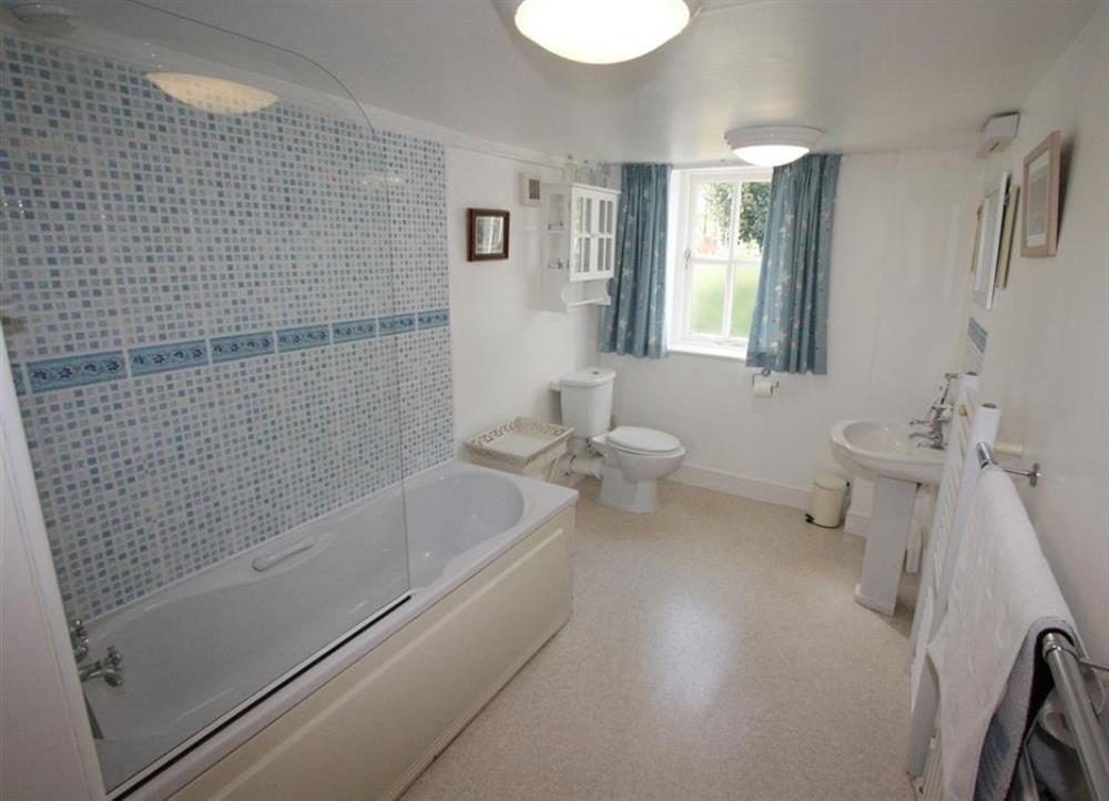 First floor bathroom at Wharfinger in Bude