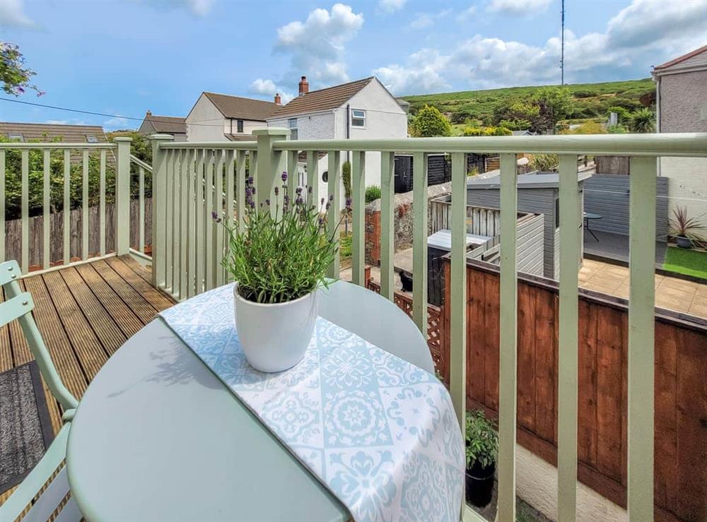 Sitting-out-area at Wheal Basset 2 in Redruth, Cornwall