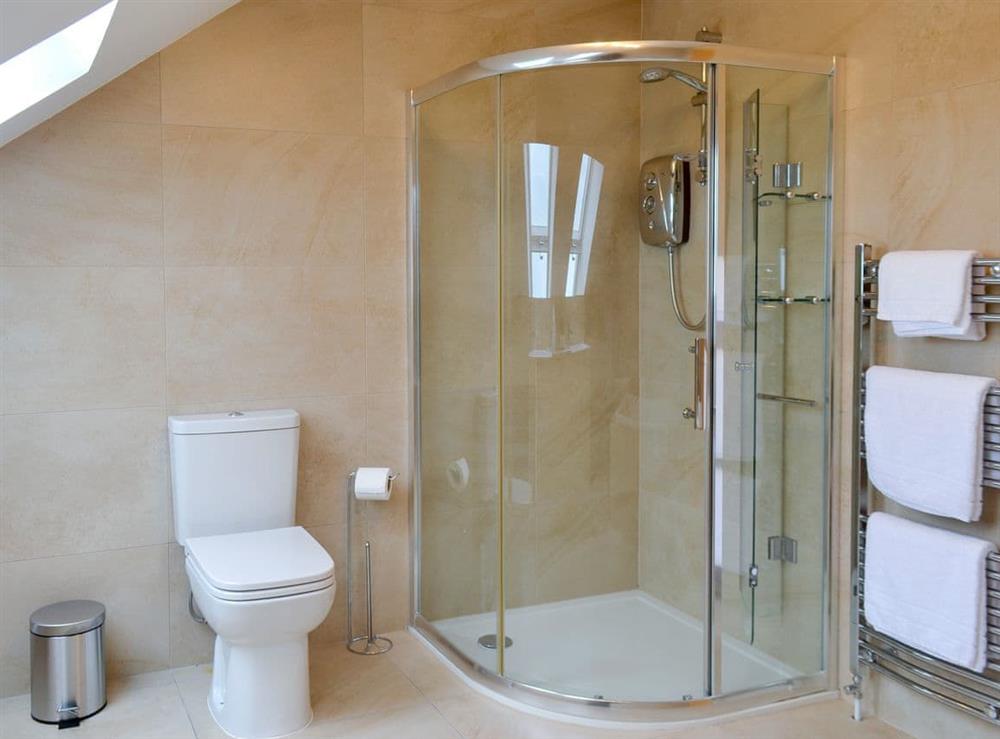 Generous sized bathroom (photo 2) at Wheatfield House in Kilmaurs, near Kilmarnock, Ayrshire