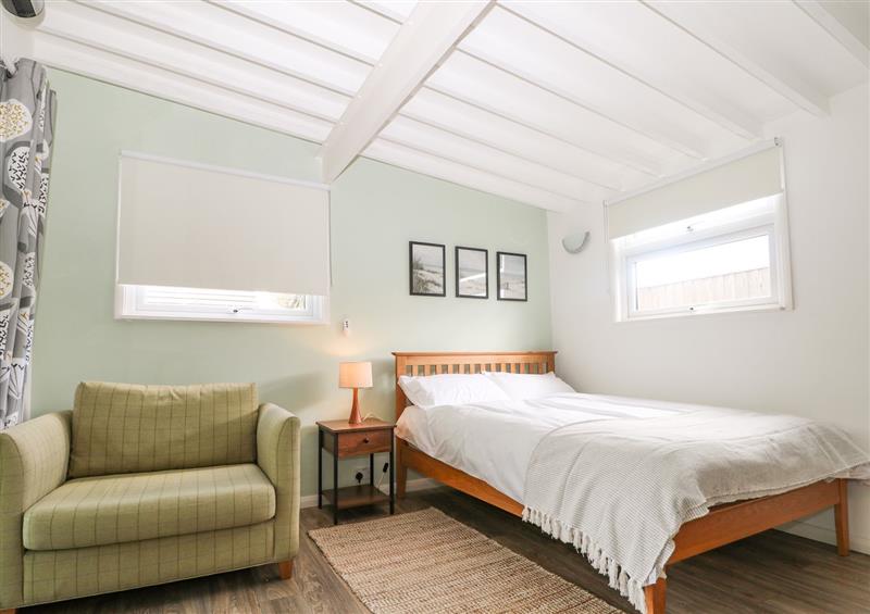 A bedroom in Wheatlands (photo 3) at Wheatlands, Hayling Island